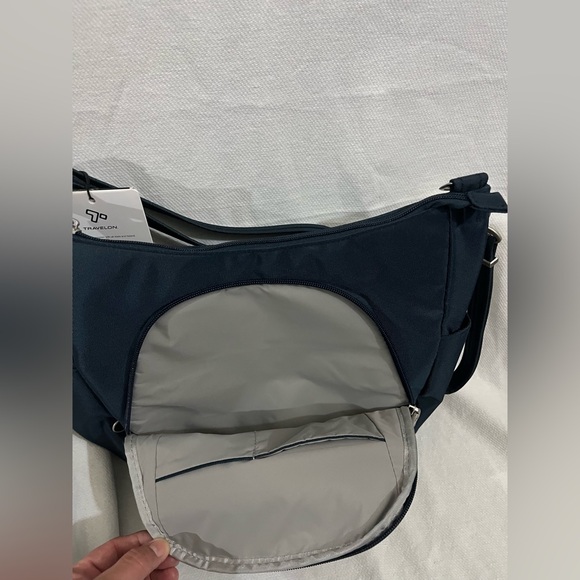 Travelon Anti-theft Classic Crossbody Bucket Bag brandclub - Picture 6 of 7